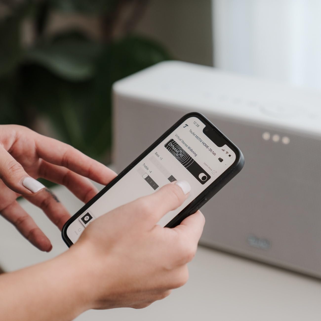 Teufel Motiv Home - All -in -One -Smart -Lautsprecher - Kabelloser Tragbarer Bluetooth Lautsprecher MIT Wlan Muikstreaming und Akku, Airplay 2, Chromecast, Kraftvoller Multiroom -Lautsprecher - Schwarz – Bild 7