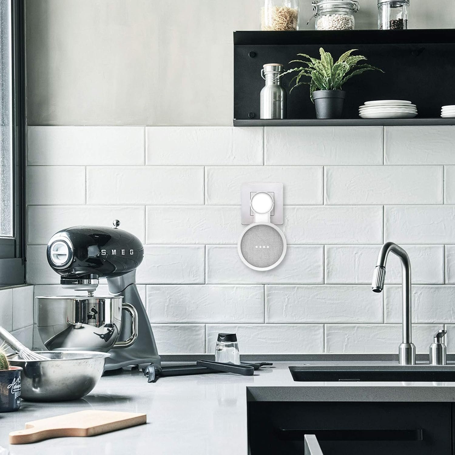 Plus ACC Wandhalterung für Google Nest Mini oder Heimat Mini, Halterung Ständer MIT Integrierer Kabelmanagement, Ideal für Schlafzimmer, Bad und Küche, Keinschruben Notwendig (Weiß) – Bild 4