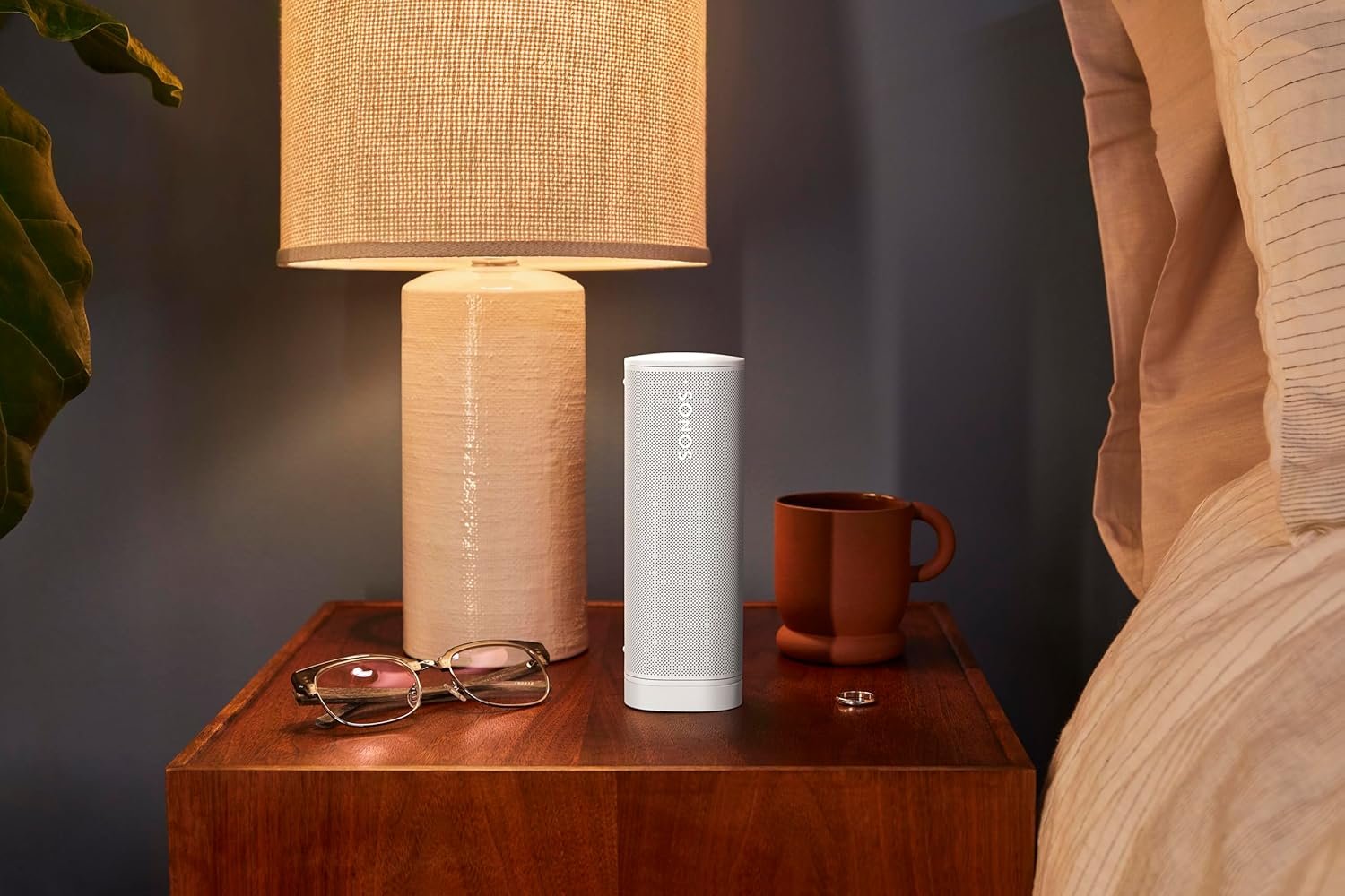 Sonos Roam 2 | Leichter, Mobiler und Wasserdichter Sprecher MIT Bluetooth, Wlan, Mindestens 10 Stunden Akkulaufzeit und Sprachkontrolle für DRINNEN und DRAUZENTEN - Weiß – Bild 6